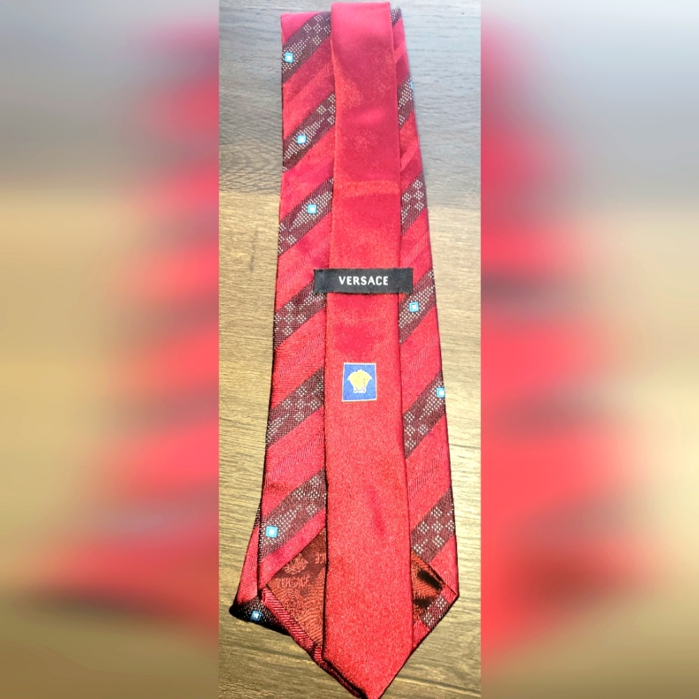 Auth. VERSACE Burgundy Red Silver Textured Medusa Face 100% Silk Neck Tie 59"